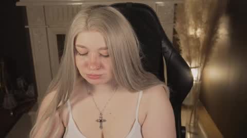 Snapshot of carolina_winter chatting on May 2026 05:34:01 AM Mira online show from May 2026 05:34:01 AM