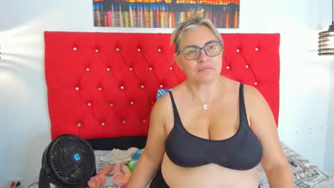 Snapshot of carolinacrus01 chatting on September 2025 05:26:02 PM Carolina online show from September 2025 05:26:02 PM