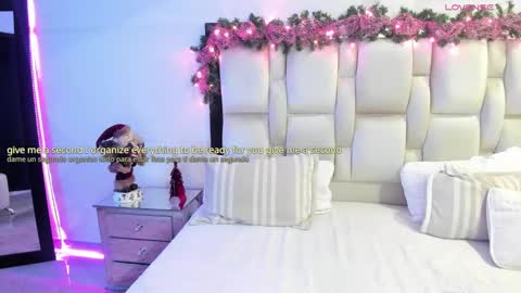 Snapshot of carolinafox_ chatting on December 2024 12:08:01 AM caroline online show from December 2024 12:08:01 AM