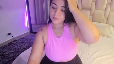 Snapshot of carolinafox_ chatting on January 2025 04:58:02 AM caroline online show from January 2025 04:58:02 AM