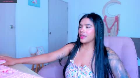 Carolina online show from February 2025 08:03:01 PM