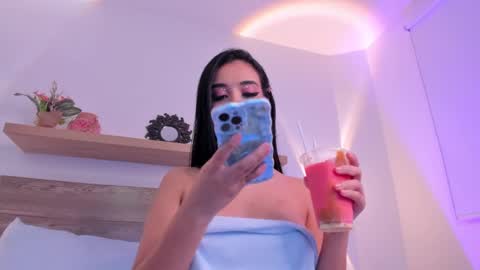 Snapshot of caroline_22z chatting on January 2025 10:50:01 PM CARO  online show from January 2025 10:50:01 PM