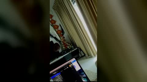 caroline_333 online show from March 2026 07:05:01 AM