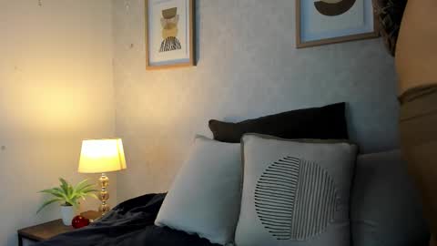  Caroline  online show from November 2025 11:33:02 AM