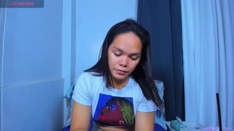 caroline_east online show from October 2025 05:59:02 PM