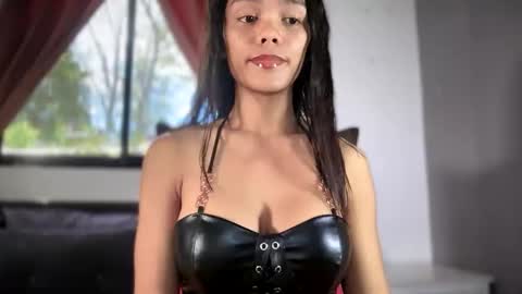 Snapshot of caroline_east chatting on May 2026 01:10:01 AM caroline_east online show from May 2026 01:10:01 AM