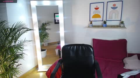 Snapshot of caroline_jackson_ chatting on December 2024 05:48:01 AM C A R O L I N E online show from December 2024 05:48:01 AM