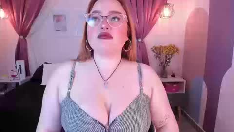 Carolinee  online show from September 2025 09:27:01 PM