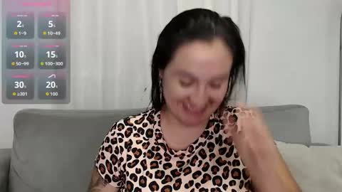 Caroline  online show from November 2025 06:42:02 PM