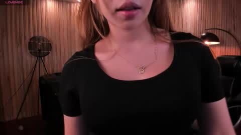 Caro online show from November 2025 10:40:02 AM