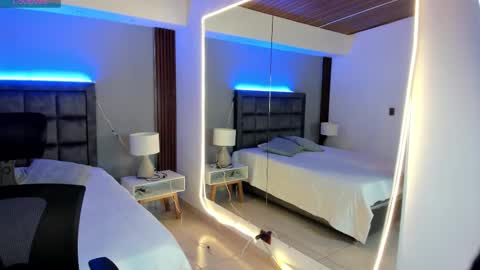 Caro  online show from October 2025 12:37:02 PM