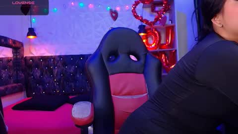 Snapshot of carolinescoth_dl chatting on March 2025 05:25:01 PM Caroline Scoth online show from March 2025 05:25:01 PM