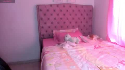 Caroline  online show from September 2025 09:52:02 PM