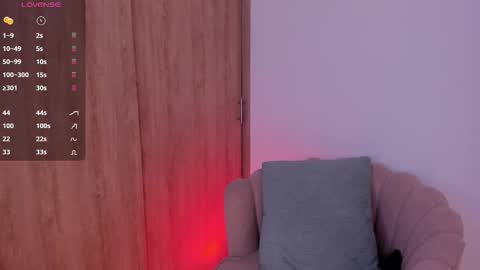 carolinna_ online show from November 2025 01:31:01 PM