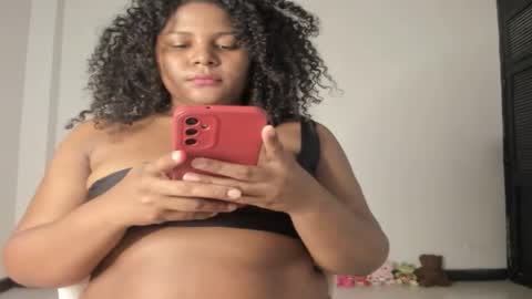 Snapshot of carolinnagomez chatting on November 2025 02:01:01 AM Caro online show from November 2025 02:01:01 AM