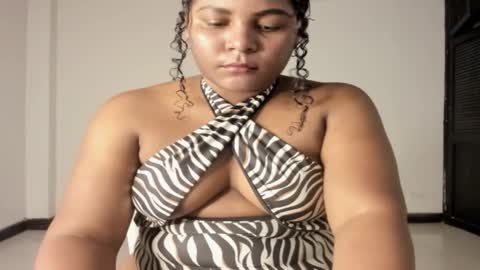 Snapshot of carolinnagomez chatting on December 2025 01:11:01 AM Caro online show from December 2025 01:11:01 AM