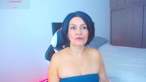 CarolinneFiotti online show from November 2025 01:56:02 PM