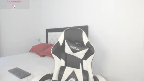 CarolinneFiotti online show from December 2025 07:43:02 PM