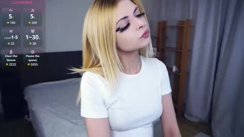 Snapshot of carolynnfernandez chatting on October 2025 08:08:02 PM Hello everyone Im Monica Its my first day Were going to have fun together online show from October 2025 08:08:02 PM
