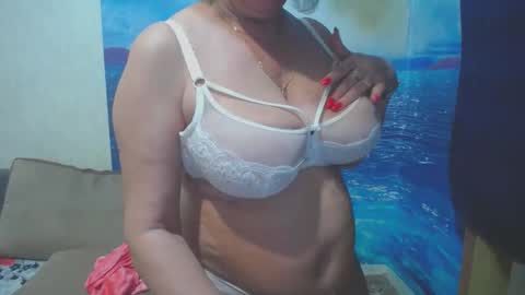 VicunaCool online show from November 2025 02:35:01 PM