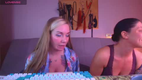 Snapshot of carrie_moonshine chatting on February 2026 06:51:02 PM Carrie online show from February 2026 06:51:02 PM