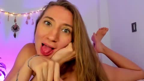 Snapshot of carriexwood chatting on January 2025 01:18:02 AM Nia  online show from January 2025 01:18:02 AM