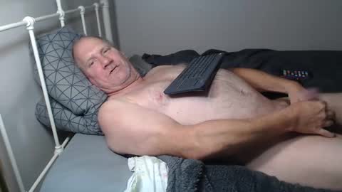 Snapshot of casinocam chatting on November 2025 07:40:02 PM CasinoCam online show from November 2025 07:40:02 PM