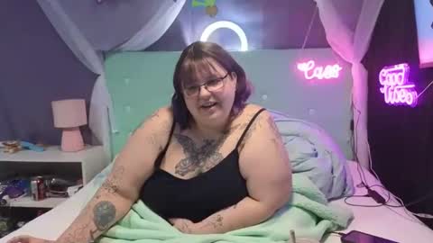 Snapshot of casserole_bbw chatting on March 2025 03:51:02 PM Casserole bbw online show from March 2025 03:51:02 PM