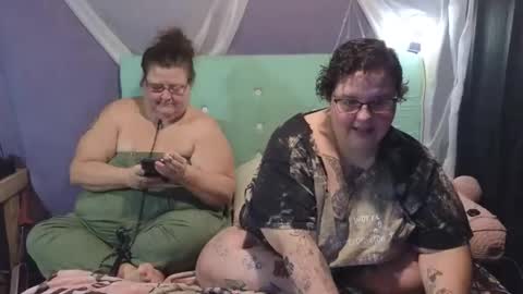 Snapshot of casserole_bbw chatting on November 2025 03:23:01 PM Casserole bbw online show from November 2025 03:23:01 PM