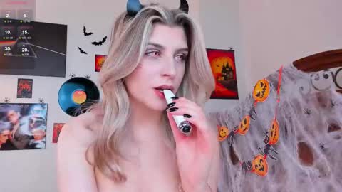 Im Cassie3 online show from October 2025 07:53:01 AM