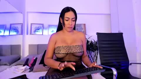 Snapshot of catalinamuss_ chatting on January 2025 06:10:02 PM Catalina online show from January 2025 06:10:02 PM