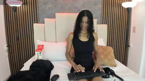 catiusca_reyes_03 online show from December 2025 02:48:01 PM