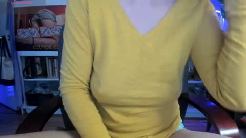 Snapshot of catnips_cabaret chatting on December 2024 02:35:02 PM some call me djcatnips some call me CC but i love it when you call me miss catnips online show from December 2024 02:35:02 PM