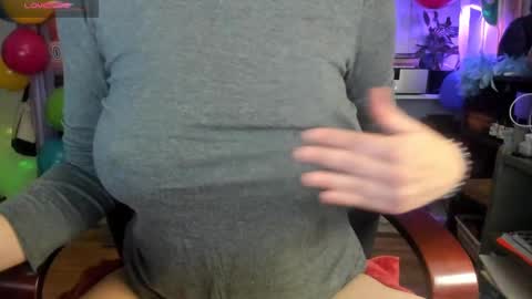 Snapshot of catnips_cabaret chatting on January 2025 10:22:02 PM some call me djcatnips some call me CC but i love it when you call me miss catnips online show from January 2025 10:22:02 PM