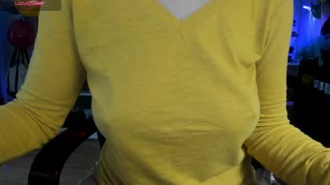 Snapshot of catnips_cabaret chatting on January 2025 03:13:01 PM some call me djcatnips some call me CC but i love it when you call me miss catnips online show from January 2025 03:13:01 PM