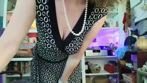 Snapshot of catnips_cabaret chatting on September 2025 06:29:02 PM some call me djcatnips some call me CC but i love it when you call me miss catnips online show from September 2025 06:29:02 PM