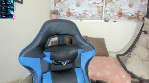 Snapshot of caty_sex4u chatting on March 2025 11:48:01 AM caty online show from March 2025 11:48:01 AM