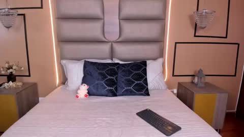 caylincollins online show from September 2025 03:33:02 AM