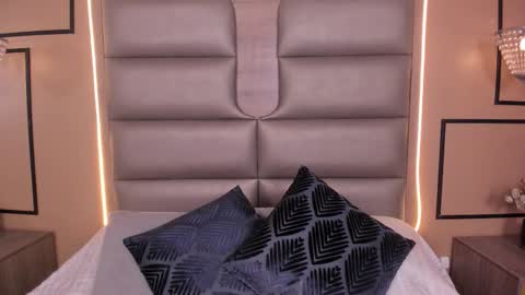 caylincollins online show from December 2025 03:03:01 AM