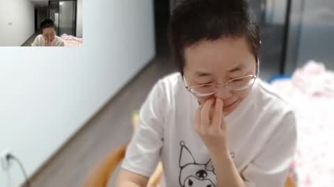 Snapshot of cbz112233 chatting on April 2026 04:21:02 PM ANNYANNY online show from April 2026 04:21:02 PM