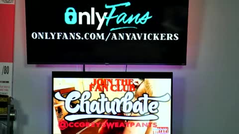 Snapshot of ccgreysweatpants chatting on January 2025 06:03:01 AM WHAT CAN YOU GET US TO DO online show from January 2025 06:03:01 AM