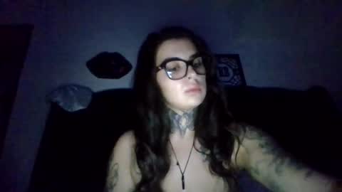 Snapshot of ceceluv27 chatting on November 2025 04:45:02 AM ceceluv27 online show from November 2025 04:45:02 AM