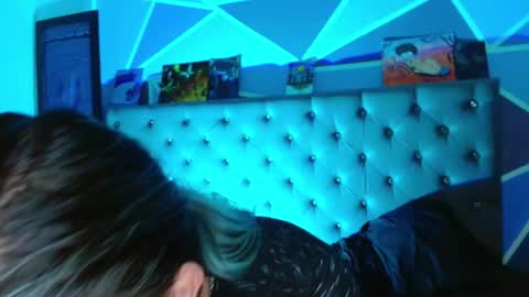 I am Valentinn online show from December 2025 06:59:02 PM