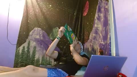 Snapshot of cguffey2284 chatting on January 2025 05:28:02 AM cguffey2284 online show from January 2025 05:28:02 AM