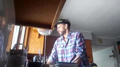 cguffey2284 online show from December 2025 04:24:01 PM