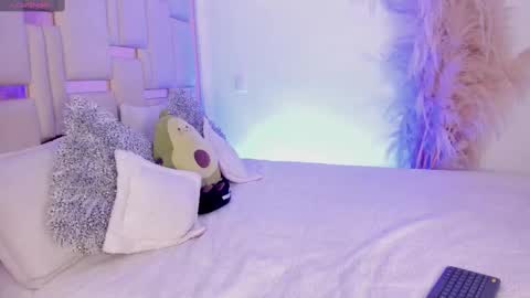  x online show from September 2025 02:23:01 AM