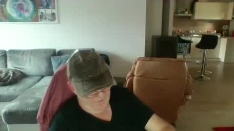 Snapshot of charles6064 chatting on January 2025 01:58:02 PM charles6064 online show from January 2025 01:58:02 PM