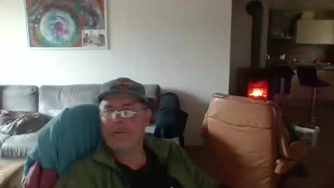 Snapshot of charles6064 chatting on February 2025 09:42:01 AM charles6064 online show from February 2025 09:42:01 AM