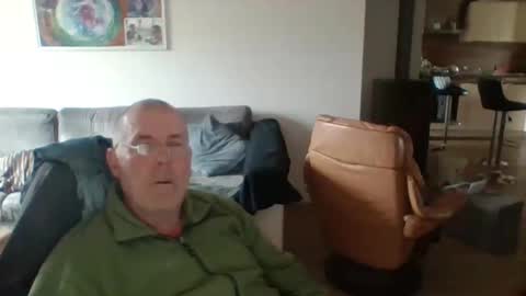 Snapshot of charles6064 chatting on February 2025 11:44:02 AM charles6064 online show from February 2025 11:44:02 AM