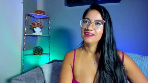 charlhot_ online show from October 2025 12:39:02 PM